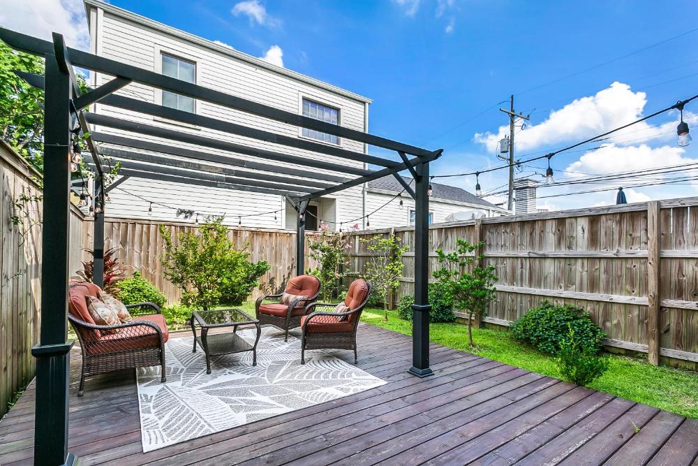 Spacious Loft-Style 3BR Townhouse by Hosteeva